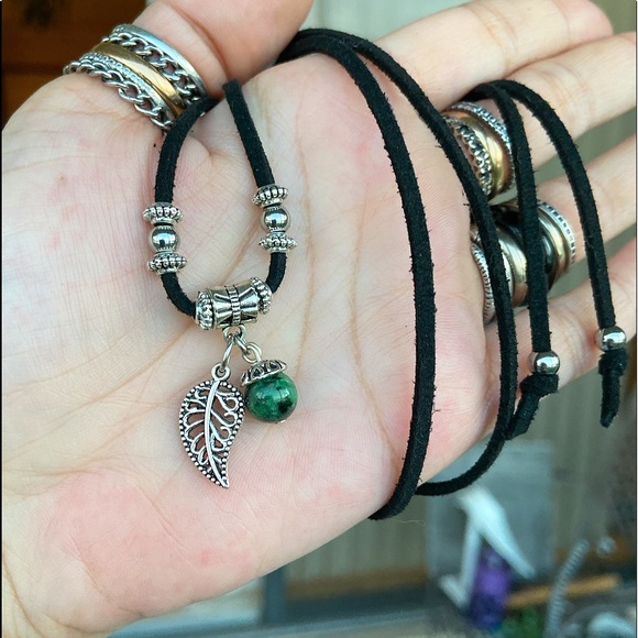 🔴 Leaf & ruby in zoisite gem black suede choker - Picture 5 of 10